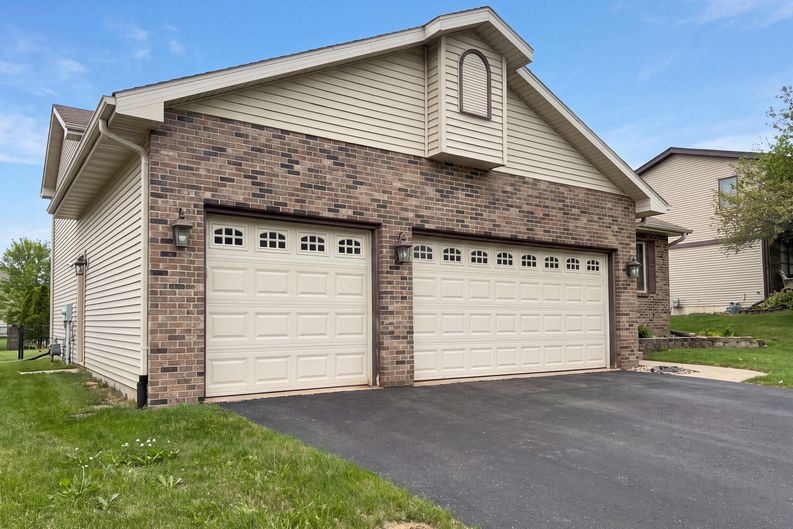 Photo 13 of 79 of 1503 Featherstone Rd, Rockford, IL