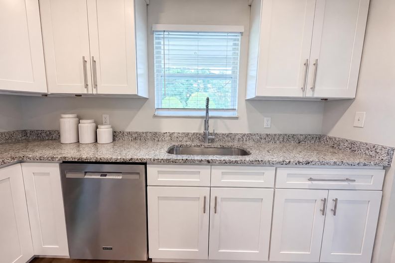 Photo 6 of 25 of 4406 Lane Ave S, Jacksonville, FL