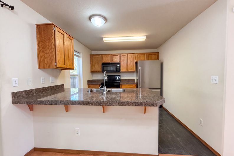 Photo 3 of 26 of 17475 SW Eirwen St, Beaverton, OR