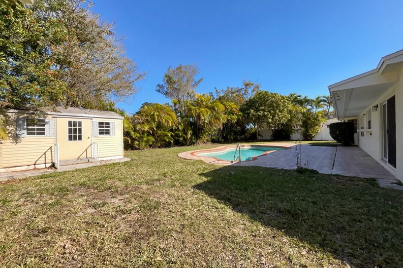 Photo 8 of 21 of 10001 SW 99th Ave, Miami, FL