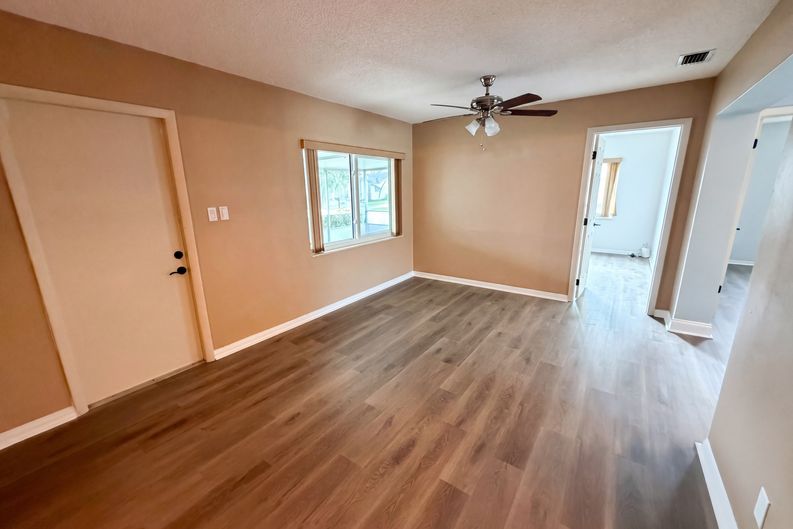Photo 9 of 21 of 9605 NW 81st St, Tamarac, FL