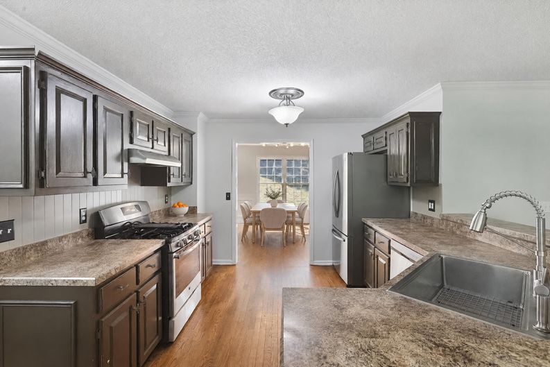 Photo 9 of 37 of 1077 Angel Ln, Powder Springs, GA