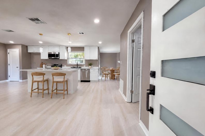 Photo 6 of 24 of 6344 Dickens Dr, Jacksonville, FL