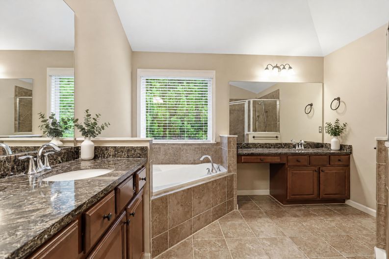 Photo 5 of 56 of 1836 Heritage Pass, Alpharetta, GA