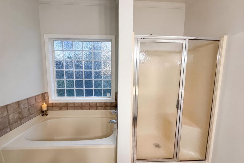 Photo 11 of 18 of 729 E Ivy Valley Dr, Fuquay Varina, NC