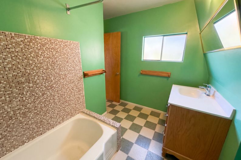 Photo 10 of 20 of 577 Oak Knoll Cir, Green Valley Lake, CA