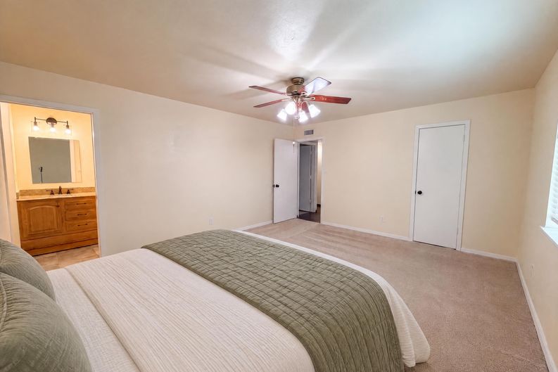 Photo 4 of 28 of 530 Shadowcrest Ln, Coppell, TX