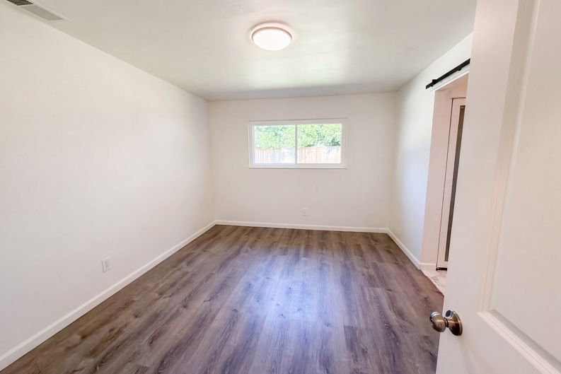 Photo 19 of 37 of 10539 Georgetown Dr, Rancho Cordova, CA