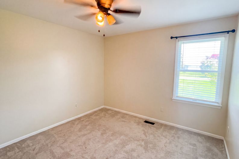Photo 4 of 23 of 1003 Bateman Dr, Elizabeth City, NC
