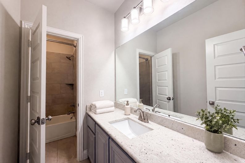Photo 8 of 46 of 1208 Redbud St, Howe, TX