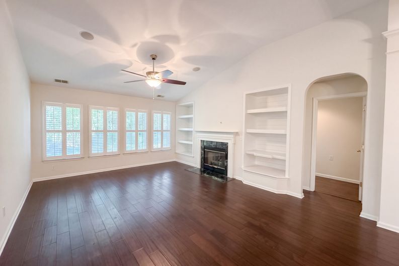 Photo 3 of 26 of 580 Pointe Of Oaks Rd, Summerville, SC