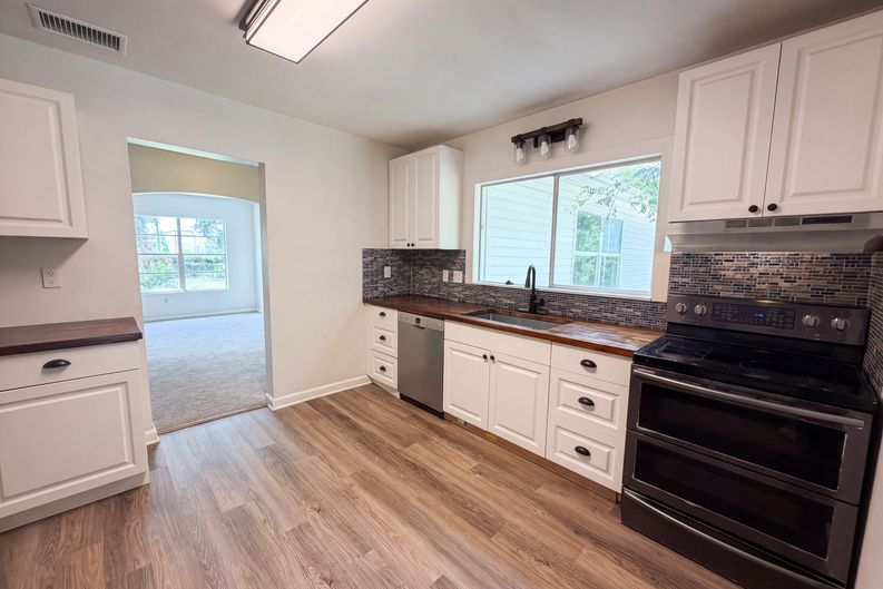 Photo 6 of 16 of 24825 George Rd, Land O Lakes, FL