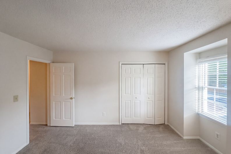 Photo 13 of 21 of 3229 Regents Park Ln, Greensboro, NC