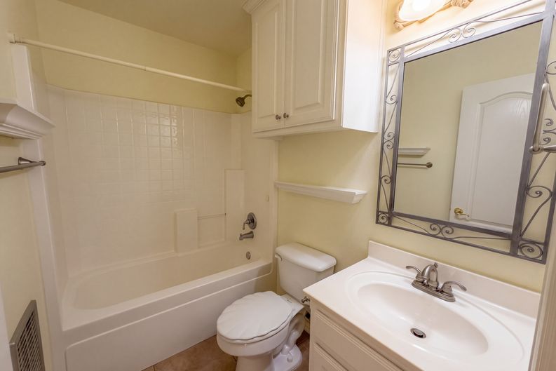 Photo 14 of 22 of 2836 S Lakeview Dr, Cedar Hill, TX