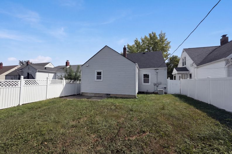 Photo 5 of 20 of 122 S 6th Ave, Beech Grove, IN