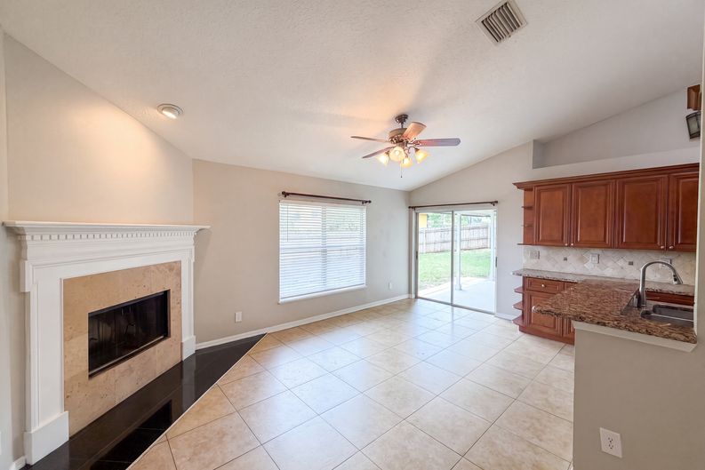 Photo 9 of 29 of 17802 Jefferson St, Oakland, FL