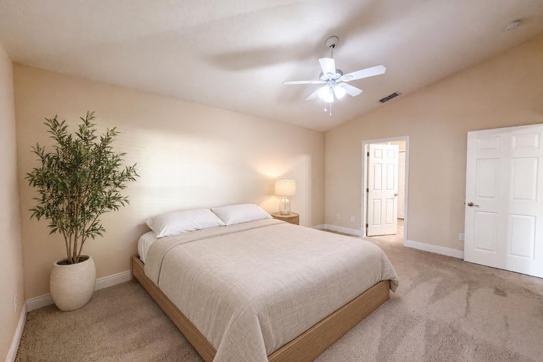 Photo 4 of 23 of 33137 Irongate Dr, Leesburg, FL
