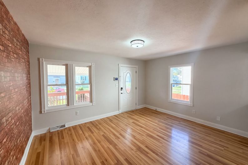 Photo 12 of 40 of 2790 Azelda St, Columbus, OH
