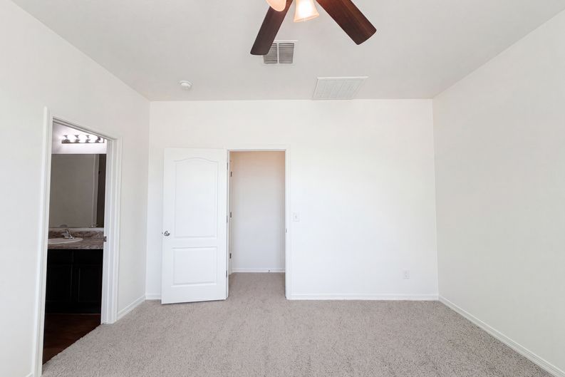 Photo 4 of 21 of 19539 N Rose Ct, Maricopa, AZ