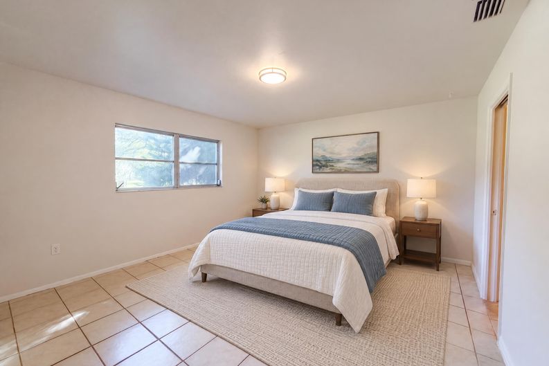 Photo 18 of 43 of 3705 Malec Cir, Sarasota, FL