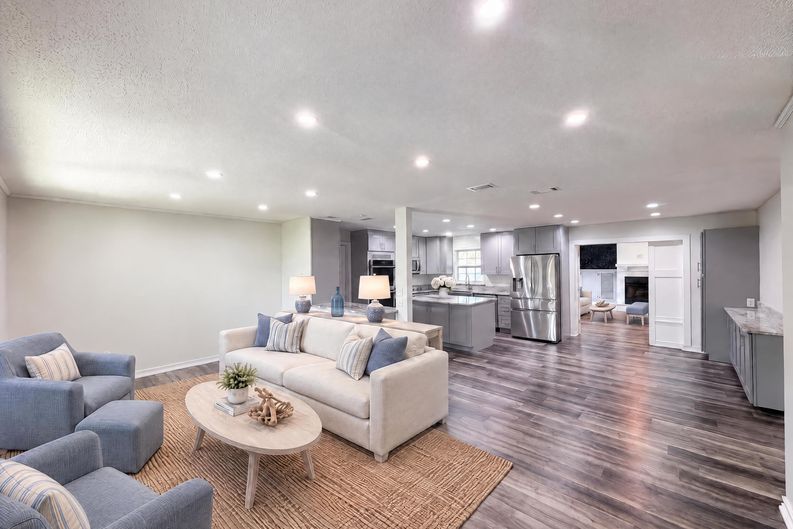 Photo 3 of 18 of 1823 Lori Ln W, Lakeland, FL