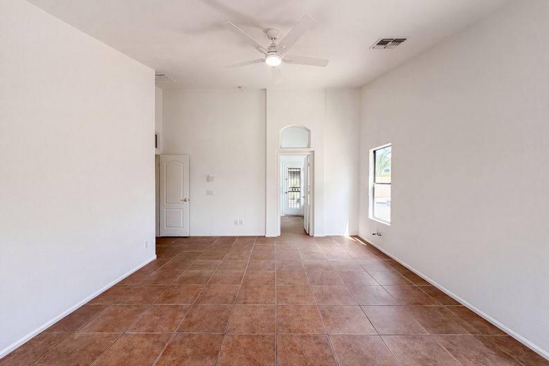 Photo 11 of 30 of 16735 W McKinley St, Goodyear, AZ