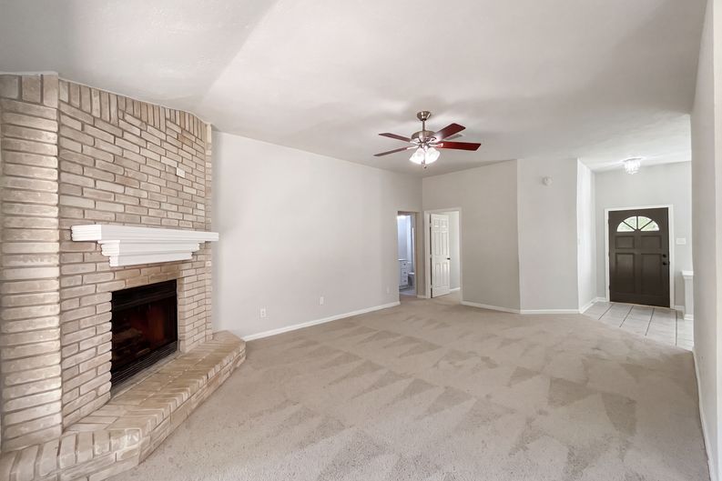 Photo 3 of 16 of 4911 Creek Shadows Dr, Kingwood, TX