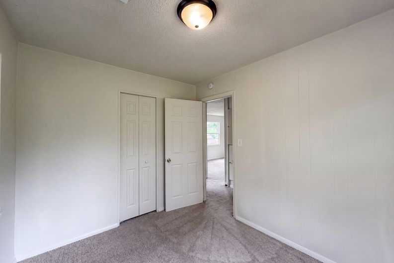 Photo 11 of 20 of 4770 Woodend Ave, Kansas City, KS