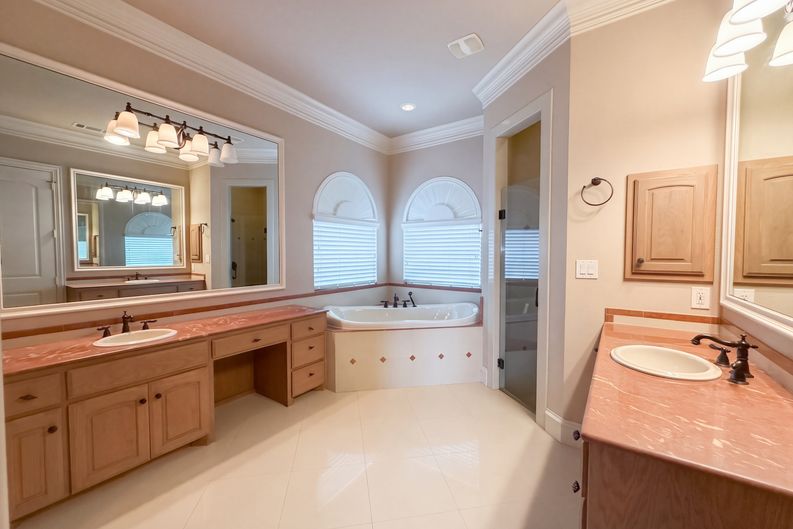 Photo 11 of 25 of 1119 Mallard Pointe Dr, Cedar Hill, TX