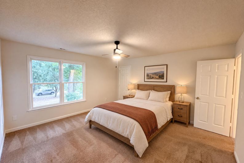 Photo 14 of 23 of 1012 Crown Corners Dr, McDonough, GA