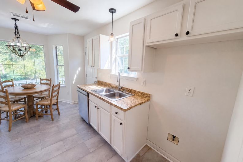 Photo 7 of 19 of 218 Stonewood Dr, West Columbia, SC