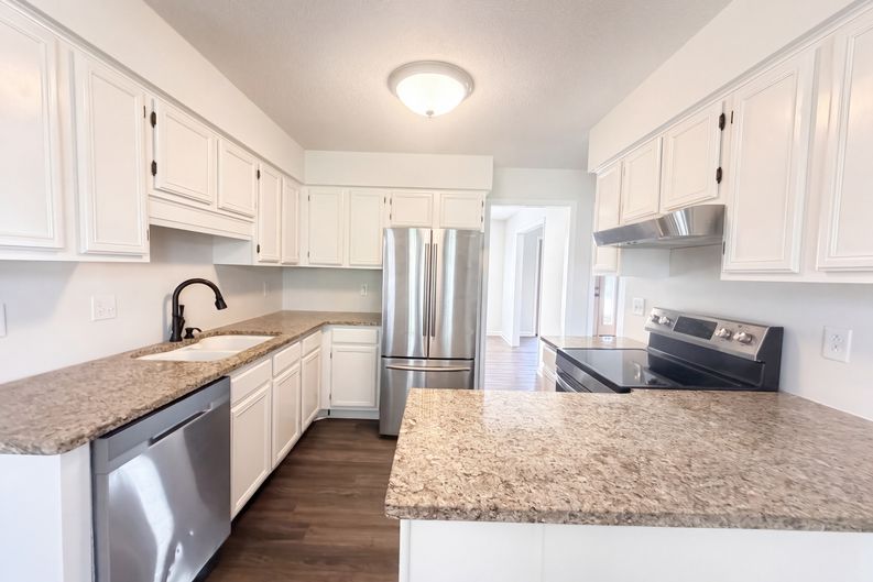 Photo 9 of 23 of 1819 Bourne Cir, Clarksville, TN