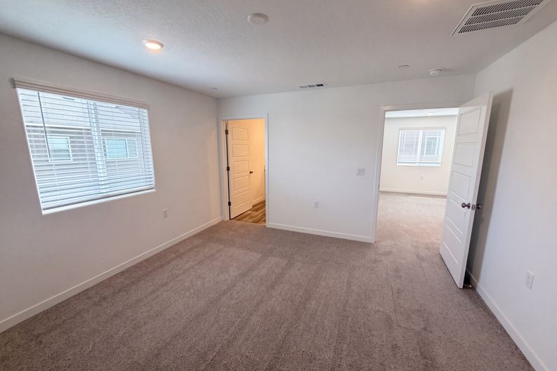 Photo 4 of 17 of 4472 Bellaire Ave, Clovis, CA