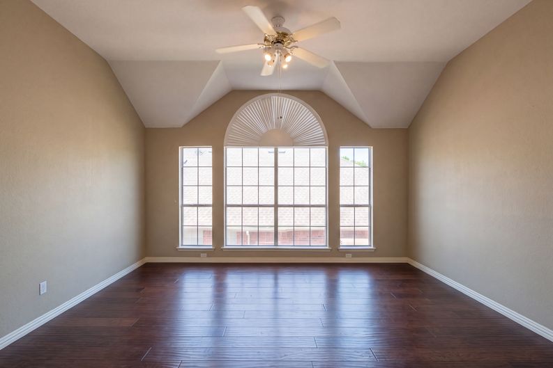 Photo 10 of 22 of 3606 Fairlands Dr, Richardson, TX