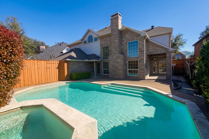 Photo 5 of 26 of 2741 Barrington Dr, Plano, TX