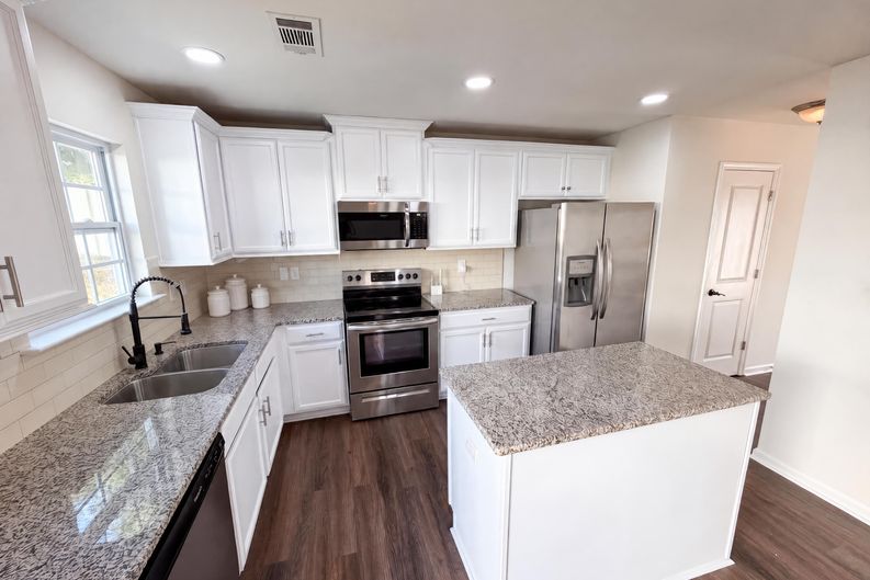 Photo 12 of 26 of 9833 Wardley Dr, Charlotte, NC