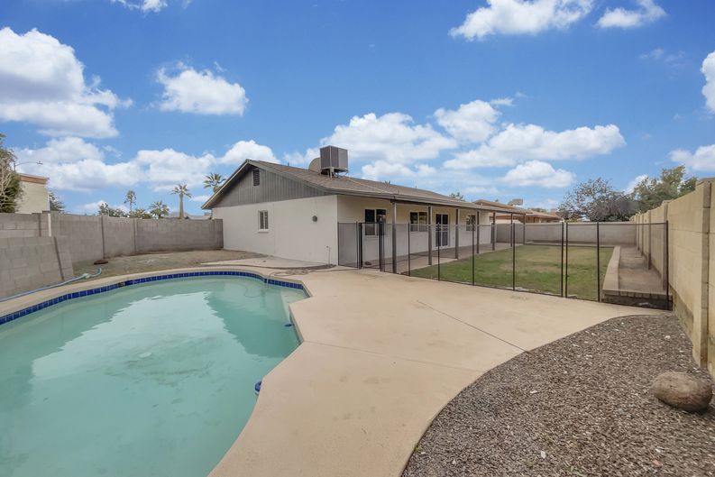Photo 5 of 20 of 13628 N 40th Dr, Phoenix, AZ