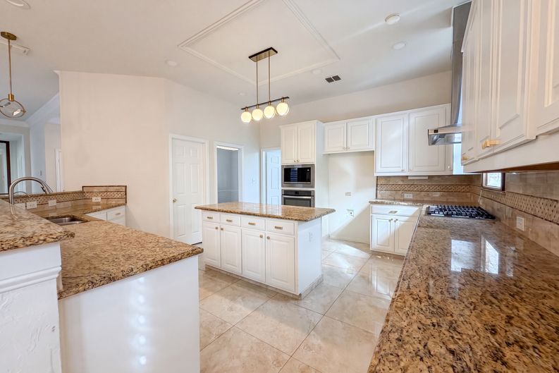 Photo 7 of 33 of 1429 Greenbriar Dr, Allen, TX