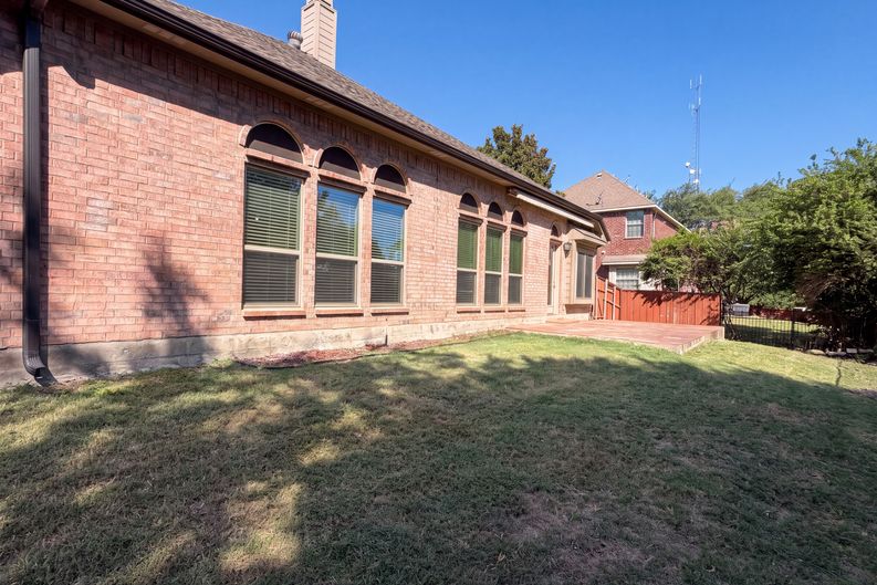Photo 5 of 24 of 2404 Royal Birkdale Dr, Plano, TX