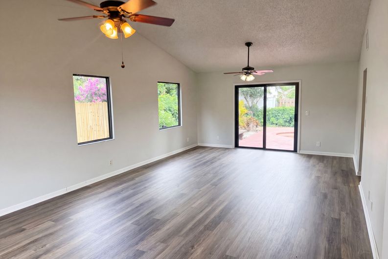 Photo 8 of 47 of 118 Waterway Rd, Royal Palm Beach, FL