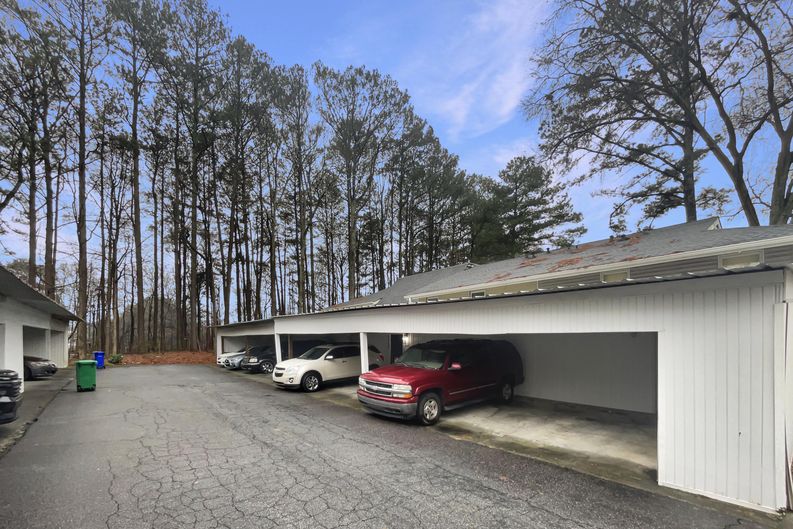 Photo 8 of 25 of 4409 Idlewood Ln, Tucker, GA