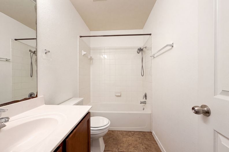 Photo 8 of 18 of 9301 Cricket Dr, Killeen, TX