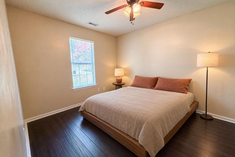 Photo 4 of 16 of 12525 Panthersville Dr, Charlotte, NC