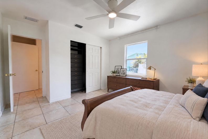 Photo 16 of 28 of 829 E 4th St, Englewood, FL