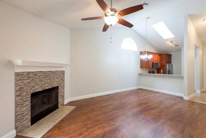 Photo 3 of 18 of 1696 Chatham Cir, Apopka, FL