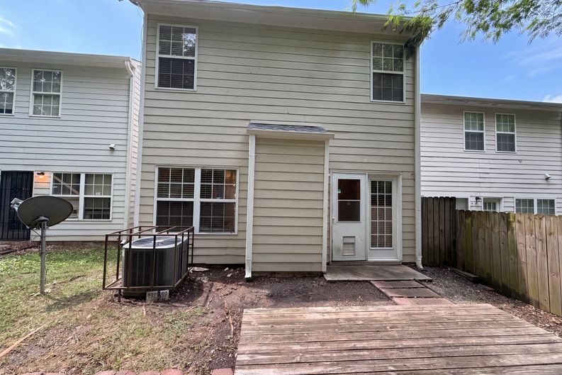 Photo 5 of 18 of 5080 Windsor Forrest Ln, Atlanta, GA