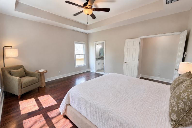 Photo 4 of 44 of 4000 Amberley Ln, Marietta, GA