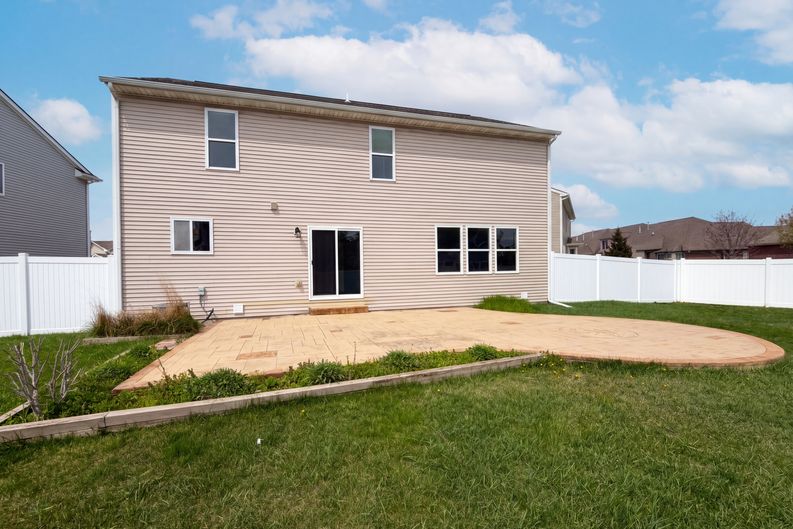 Photo 39 of 44 of 42824 Greystone Dr, Sterling Heights, MI