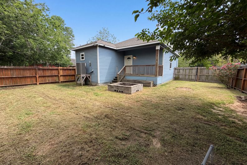 Photo 5 of 17 of 4414 Edward St, Texas City, TX