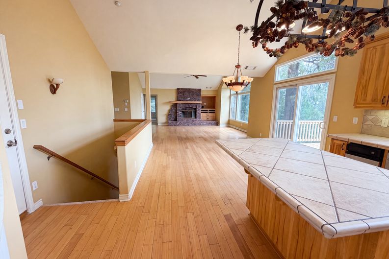 Photo 9 of 24 of 295 Fairway Dr, Lake Arrowhead, CA